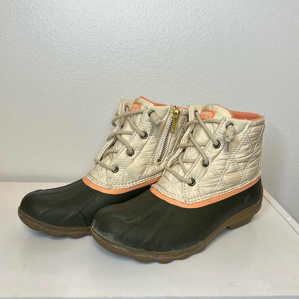 Sperry Women's Syren Gulf Quilted Nylon Boot. Green & Coral Color. Size 6.